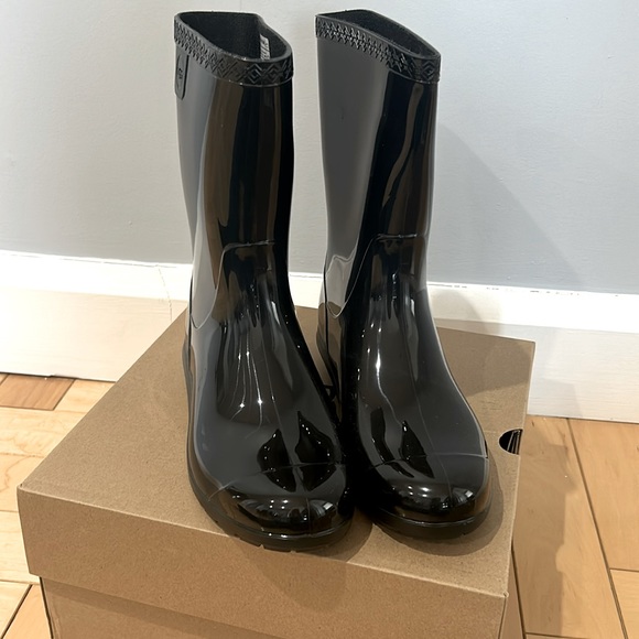 UGG - Black rubber rain boots. Kids Size 6. EU 38. NWOT - Picture 1 of 6